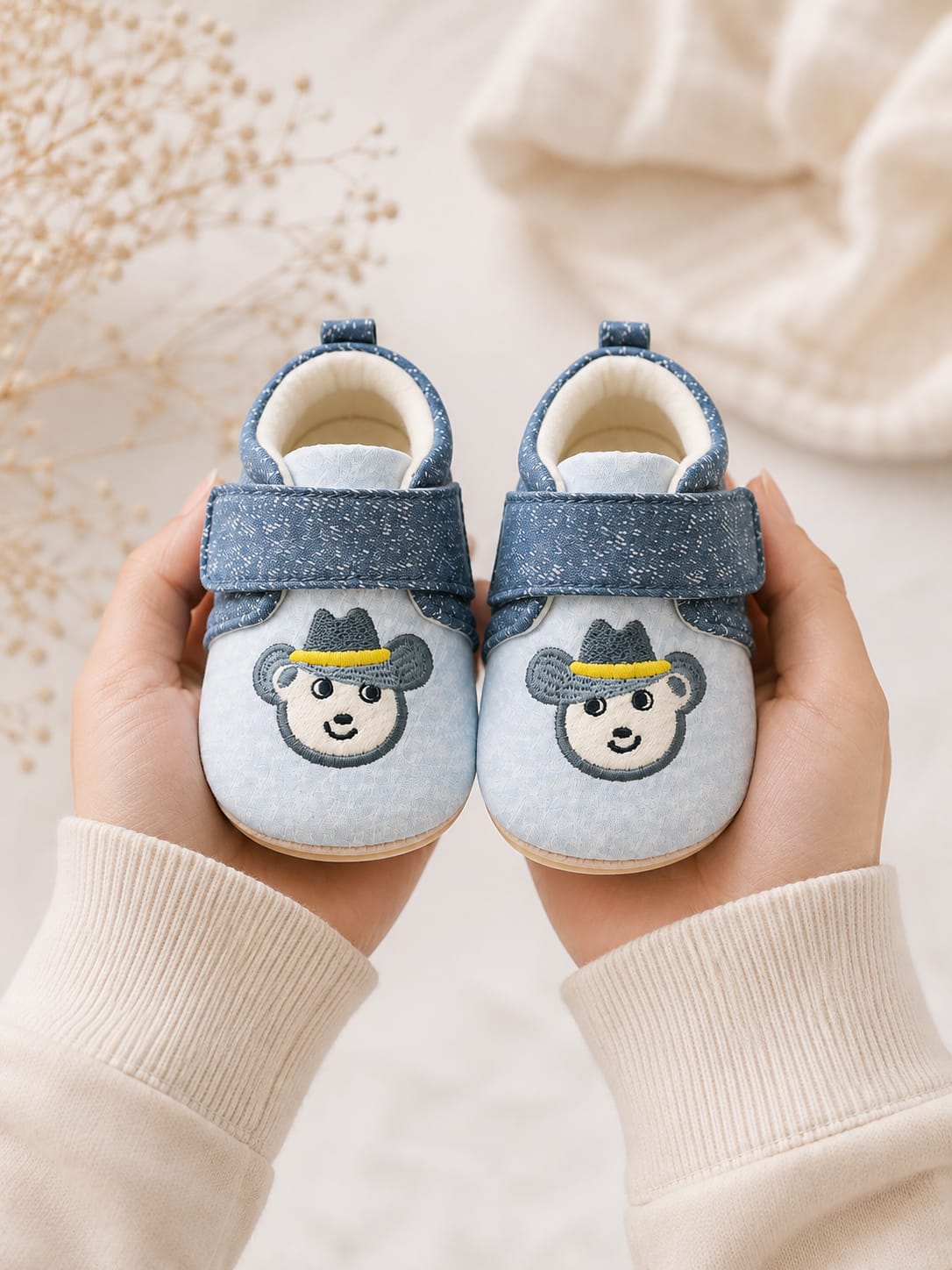 Anti-Slip Rubber Sole of Blue Denim Baby First Walker Shoes with Grip Pattern for Safe Walking