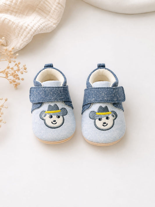 Anti-Slip Rubber Sole of Blue Denim Baby First Walker Shoes with Grip Pattern for Safe Walking